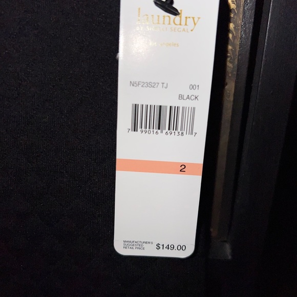 Super cute work type skirt! I’d have worn it but it’s too big on me. - Picture 3 of 3